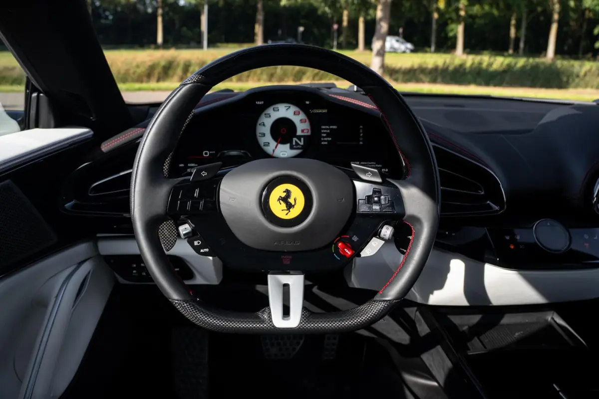 6.5 V12|Daytona|Rosso Corsa|Carbon In & Exterieur|Lift|360 Camera|Passenger Display|Matrix LED|BTW