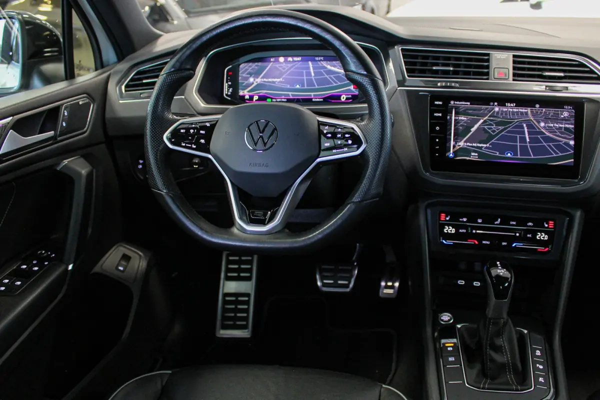 1.5 TSI R-Line Business+ PANO HUD LEER 360 CAM MATRIX