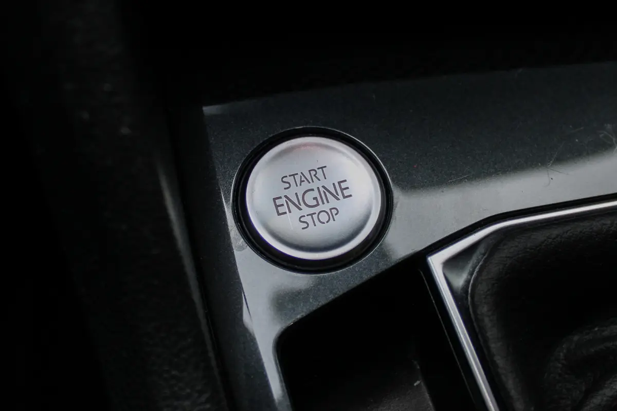 1.5 TSI R-Line Business+ PANO HUD LEER 360 CAM MATRIX