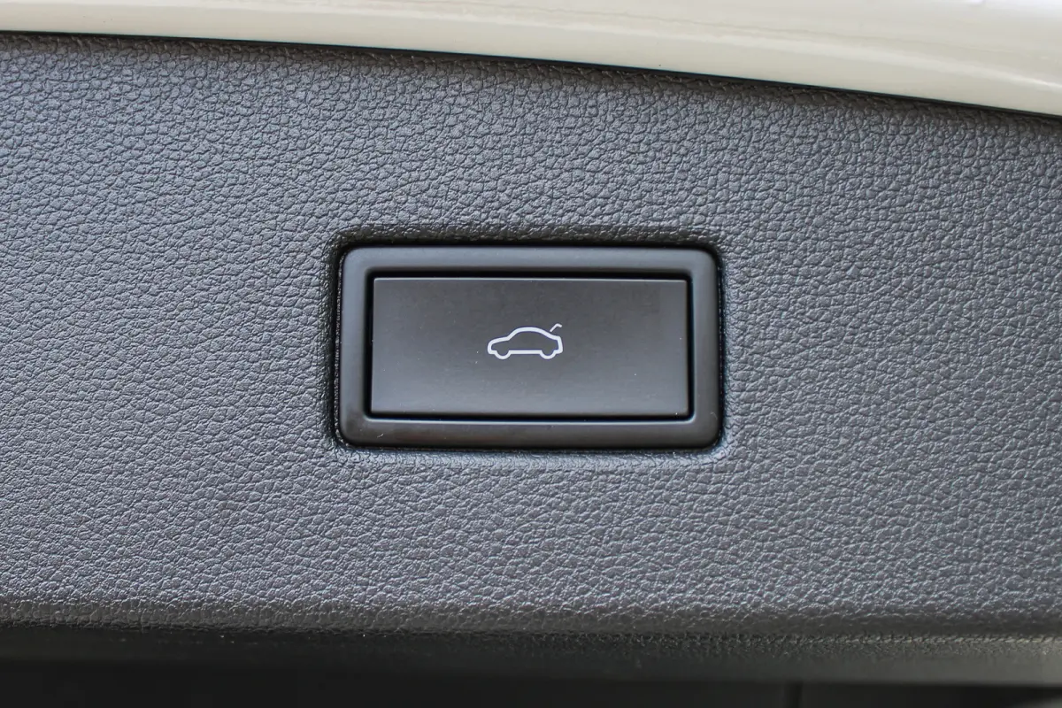 1.5 TSI R-Line Business+ PANO HUD LEER 360 CAM MATRIX