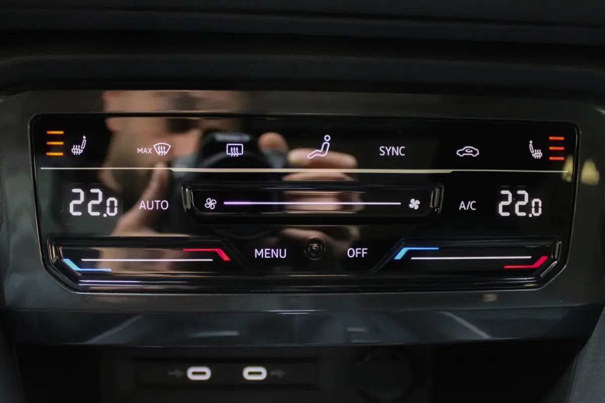 1.5 TSI R-Line Business+ PANO HUD LEER 360 CAM MATRIX