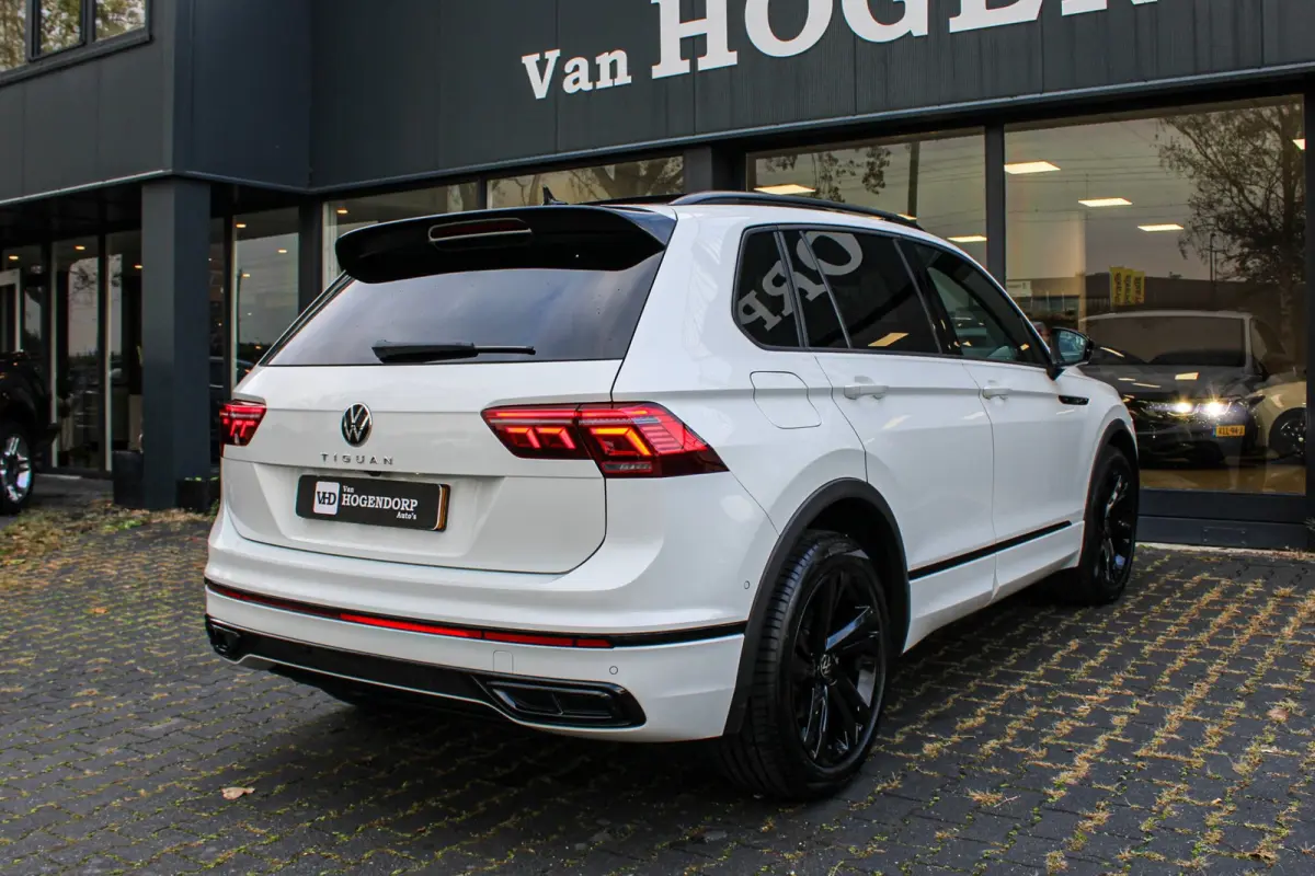 1.5 TSI R-Line Business+ PANO HUD LEER 360 CAM MATRIX