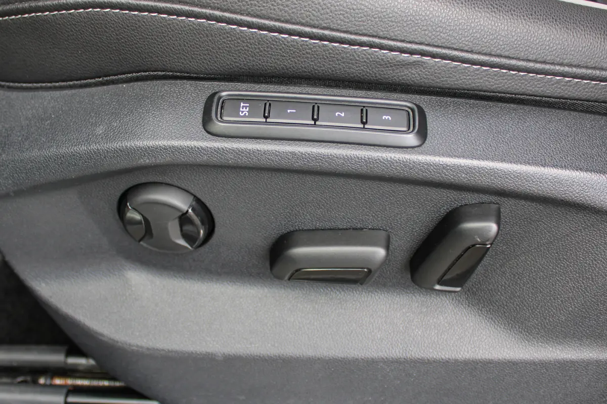 1.5 TSI R-Line Business+ PANO HUD LEER 360 CAM MATRIX