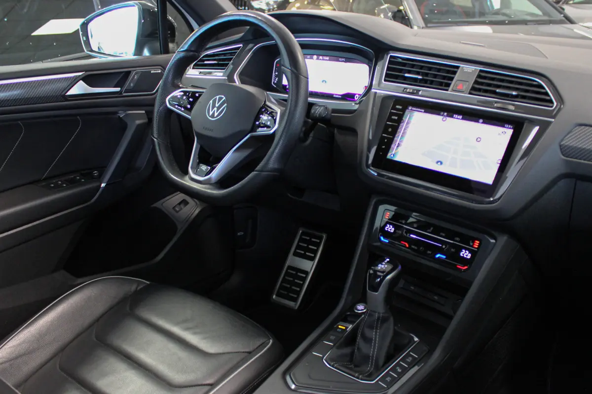 1.5 TSI R-Line Business+ PANO HUD LEER 360 CAM MATRIX