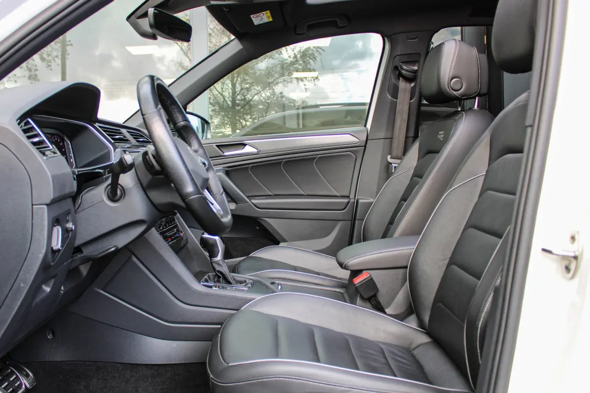 1.5 TSI R-Line Business+ PANO HUD LEER 360 CAM MATRIX