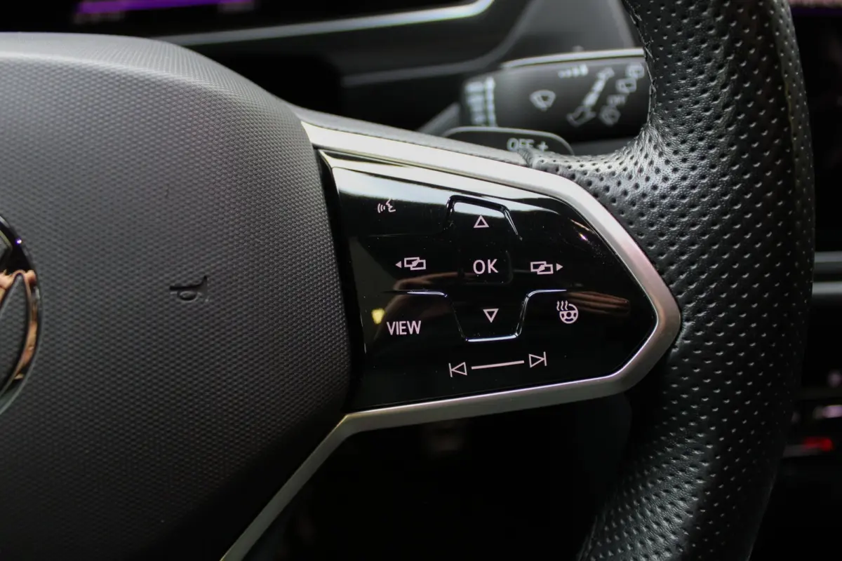 1.5 TSI R-Line Business+ PANO HUD LEER 360 CAM MATRIX