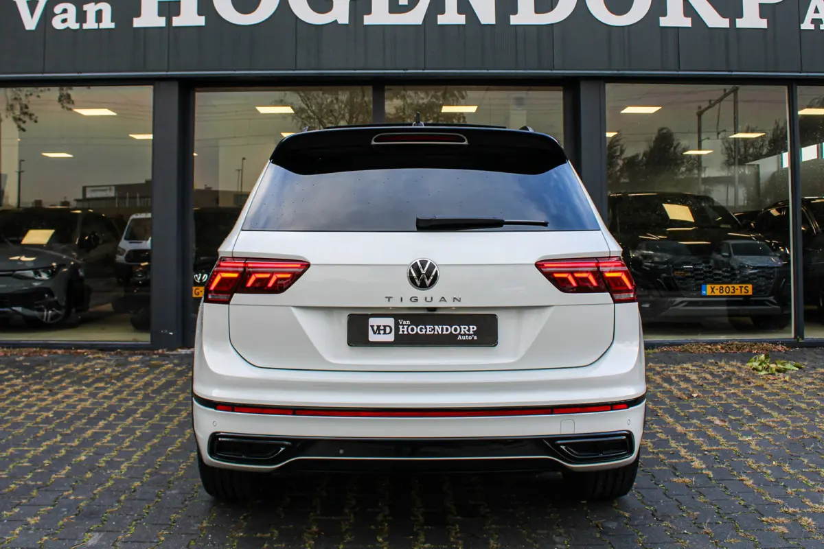 1.5 TSI R-Line Business+ PANO HUD LEER 360 CAM MATRIX