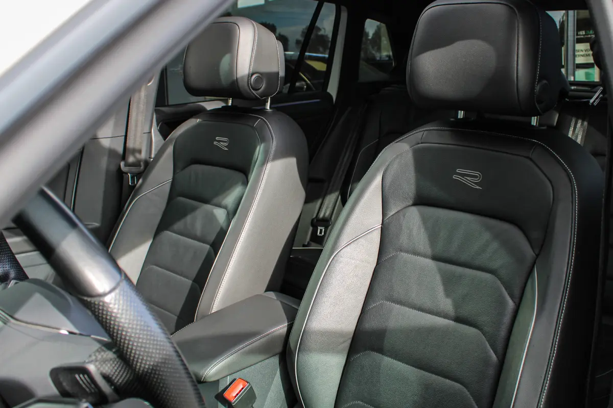 1.5 TSI R-Line Business+ PANO HUD LEER 360 CAM MATRIX