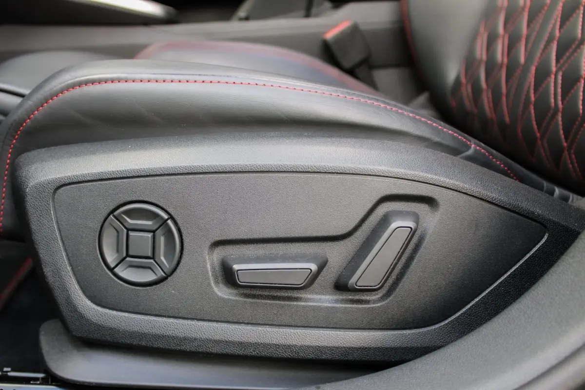 2.0 TFSI quattro PANO HUD B&O AKRA