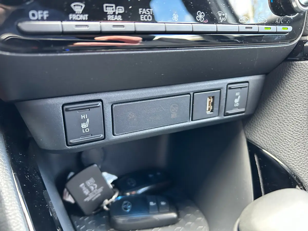 1.5 Hybrid Executive Adaptieve Cruise | Stoelverwarming | Achteruitrijcamera | 9600 KM | Keyless | 17'' Lichtmetalen velgen | 1e eigenaar |'| Achteruitrijcamera | Afwijkende dakkleur | Apple
