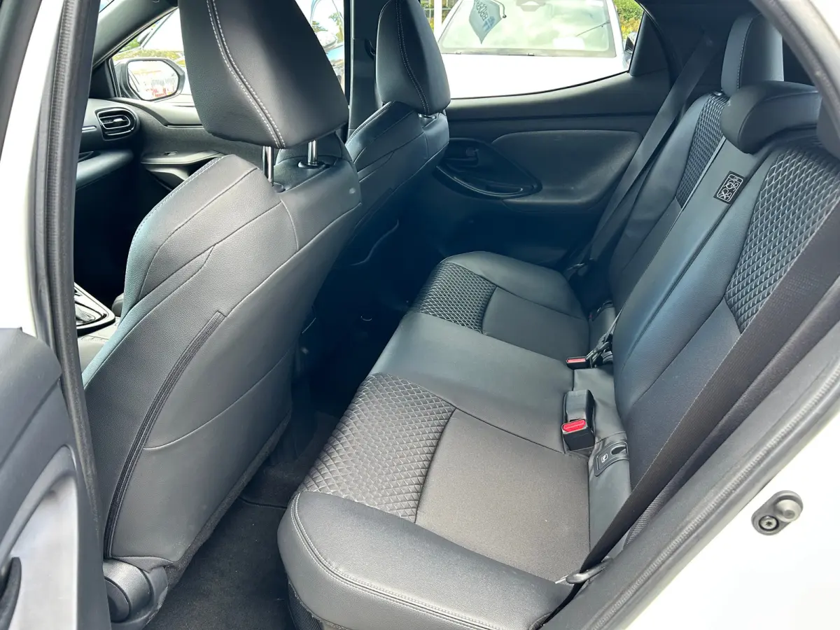 1.5 Hybrid Executive Adaptieve Cruise | Stoelverwarming | Achteruitrijcamera | 9600 KM | Keyless | 17'' Lichtmetalen velgen | 1e eigenaar |'| Achteruitrijcamera | Afwijkende dakkleur | Apple