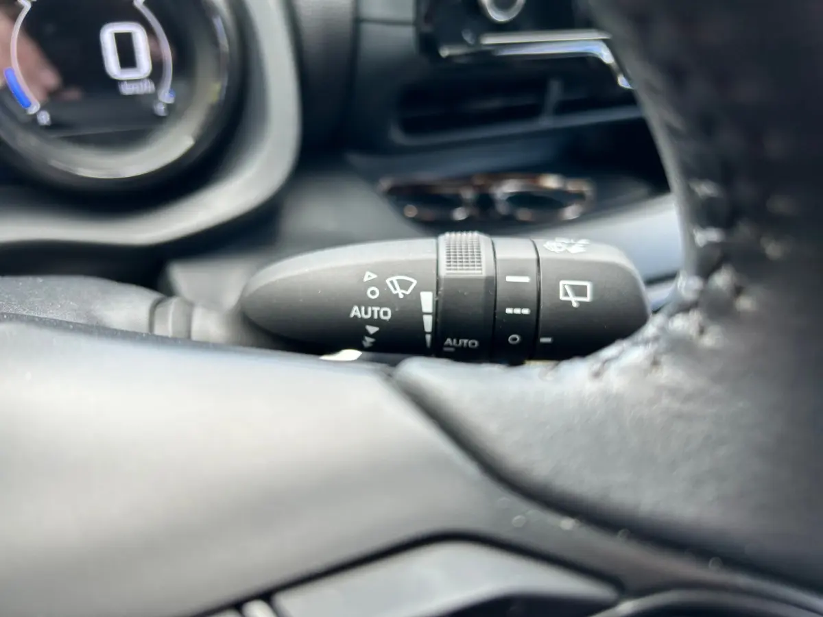 1.5 Hybrid Executive Adaptieve Cruise | Stoelverwarming | Achteruitrijcamera | 9600 KM | Keyless | 17'' Lichtmetalen velgen | 1e eigenaar |'| Achteruitrijcamera | Afwijkende dakkleur | Apple