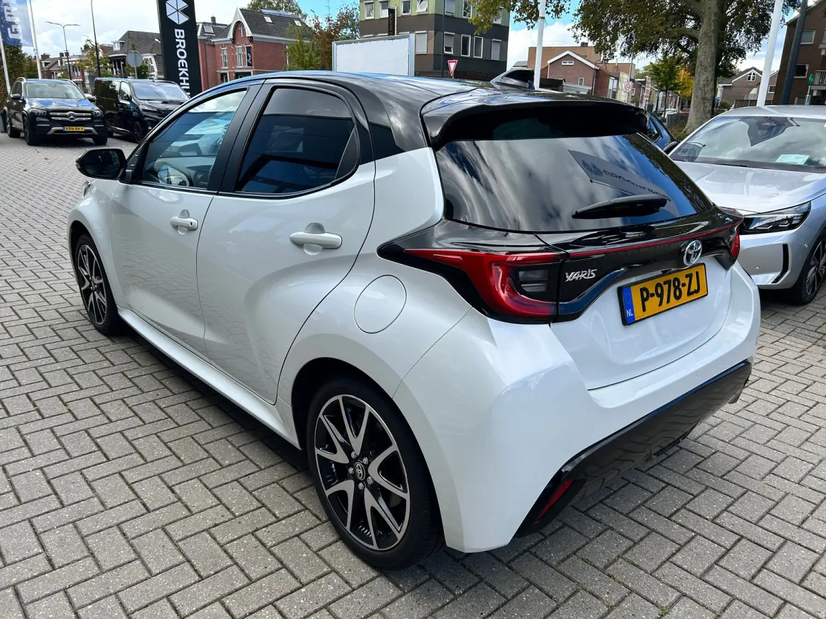 1.5 Hybrid Executive Adaptieve Cruise | Stoelverwarming | Achteruitrijcamera | 9600 KM | Keyless | 17'' Lichtmetalen velgen | 1e eigenaar |'| Achteruitrijcamera | Afwijkende dakkleur | Apple