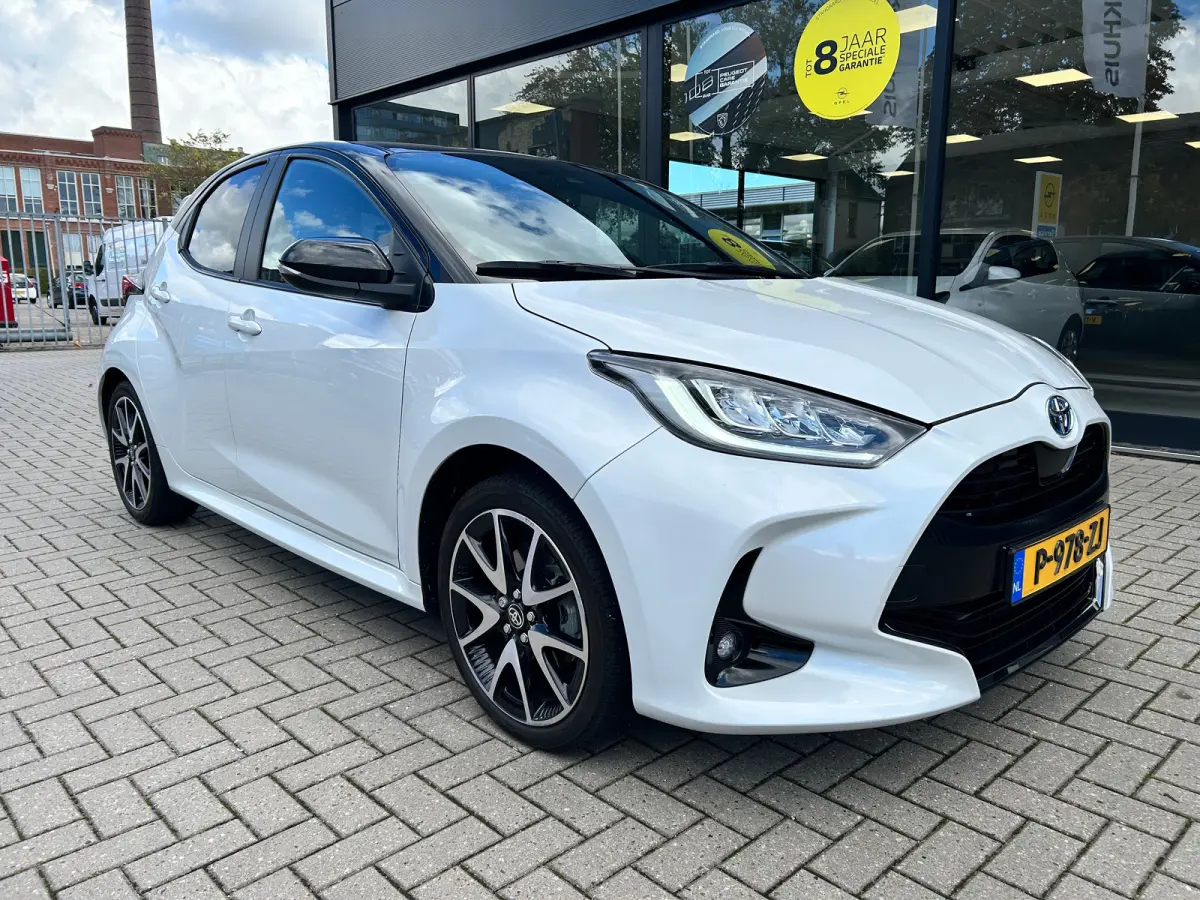 1.5 Hybrid Executive Adaptieve Cruise | Stoelverwarming | Achteruitrijcamera | 9600 KM | Keyless | 17'' Lichtmetalen velgen | 1e eigenaar |'| Achteruitrijcamera | Afwijkende dakkleur | Apple