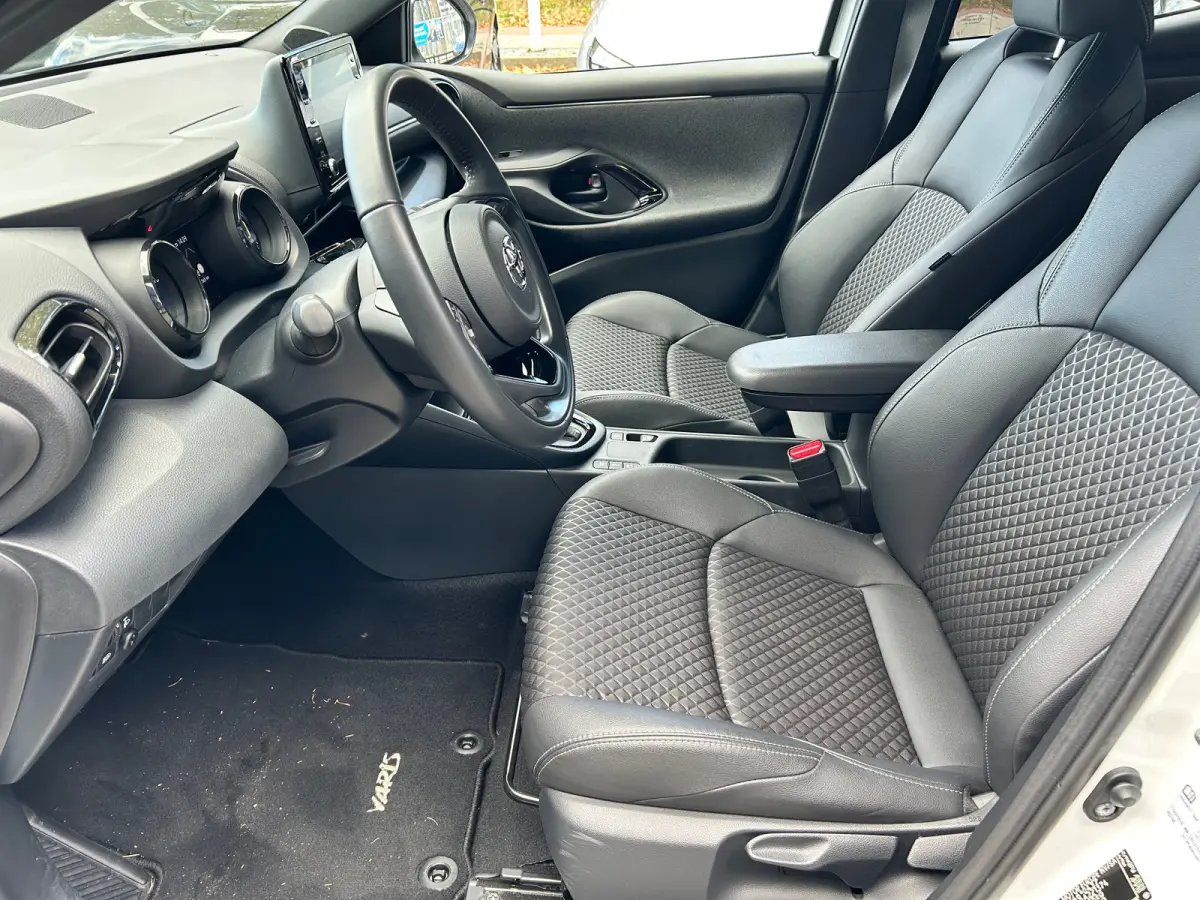 1.5 Hybrid Executive Adaptieve Cruise | Stoelverwarming | Achteruitrijcamera | 9600 KM | Keyless | 17'' Lichtmetalen velgen | 1e eigenaar |'| Achteruitrijcamera | Afwijkende dakkleur | Apple