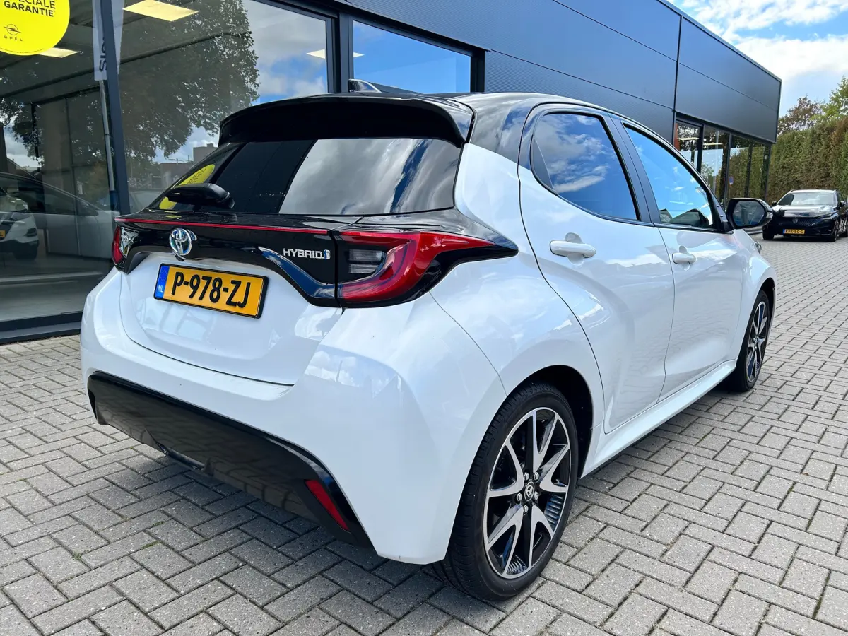 1.5 Hybrid Executive Adaptieve Cruise | Stoelverwarming | Achteruitrijcamera | 9600 KM | Keyless | 17'' Lichtmetalen velgen | 1e eigenaar |'| Achteruitrijcamera | Afwijkende dakkleur | Apple