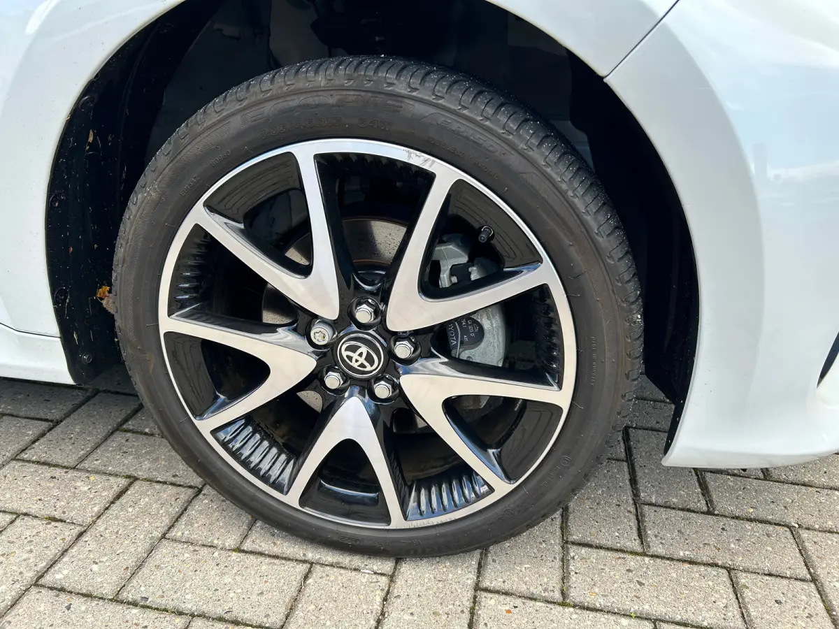 1.5 Hybrid Executive Adaptieve Cruise | Stoelverwarming | Achteruitrijcamera | 9600 KM | Keyless | 17'' Lichtmetalen velgen | 1e eigenaar |'| Achteruitrijcamera | Afwijkende dakkleur | Apple