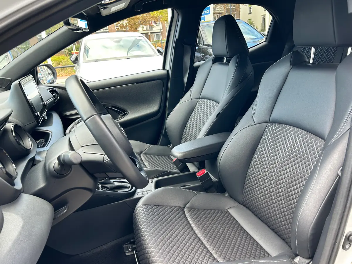 1.5 Hybrid Executive Adaptieve Cruise | Stoelverwarming | Achteruitrijcamera | 9600 KM | Keyless | 17'' Lichtmetalen velgen | 1e eigenaar |'| Achteruitrijcamera | Afwijkende dakkleur | Apple