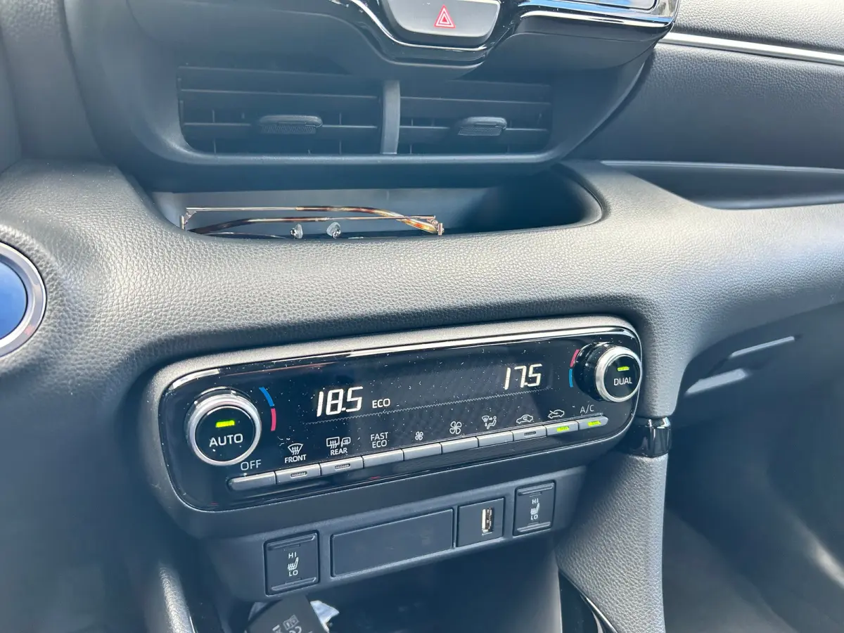 1.5 Hybrid Executive Adaptieve Cruise | Stoelverwarming | Achteruitrijcamera | 9600 KM | Keyless | 17'' Lichtmetalen velgen | 1e eigenaar |'| Achteruitrijcamera | Afwijkende dakkleur | Apple