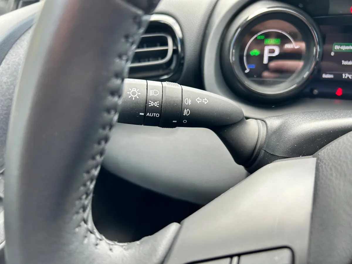 1.5 Hybrid Executive Adaptieve Cruise | Stoelverwarming | Achteruitrijcamera | 9600 KM | Keyless | 17'' Lichtmetalen velgen | 1e eigenaar |'| Achteruitrijcamera | Afwijkende dakkleur | Apple