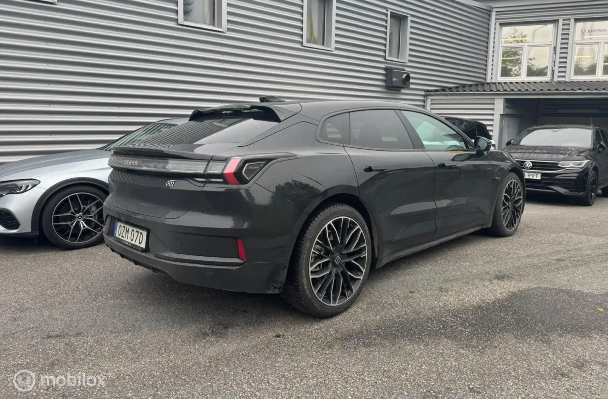 AWD Performance 100 kWh, trekhaak, winterbanden