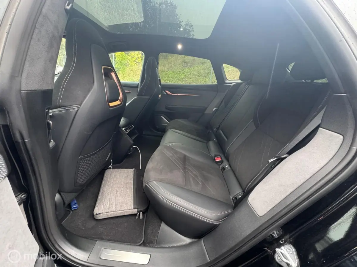 AWD Performance 100 kWh, trekhaak, winterbanden