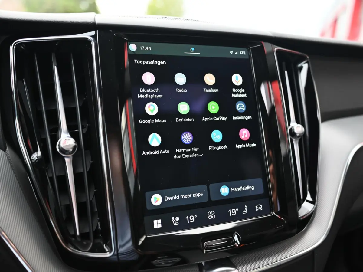 2.0 R-Design 398PK AWD Long Range | Pano | H&K | Orrefors | Leder | Memory | Carplay - Android | Keyless | 360 | Trekhaak | Led | Adaptive Cruise | Stoelverwarming voor & achter | Stuurwielv