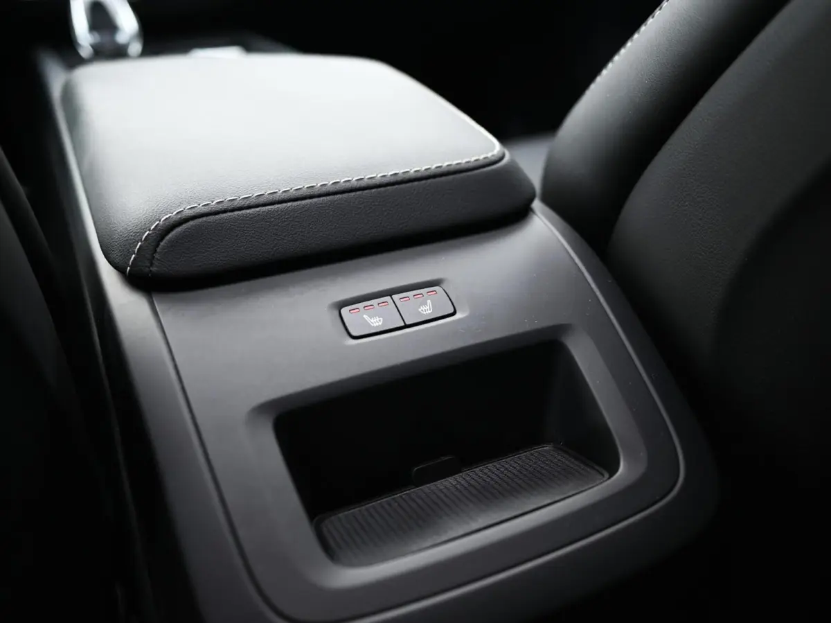 2.0 R-Design 398PK AWD Long Range | Pano | H&K | Orrefors | Leder | Memory | Carplay - Android | Keyless | 360 | Trekhaak | Led | Adaptive Cruise | Stoelverwarming voor & achter | Stuurwielv