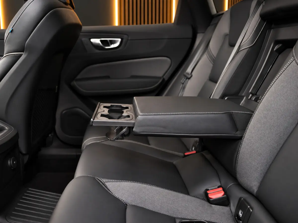 2.0 R-Design 398PK AWD Long Range | Pano | H&K | Orrefors | Leder | Memory | Carplay - Android | Keyless | 360 | Trekhaak | Led | Adaptive Cruise | Stoelverwarming voor & achter | Stuurwielv