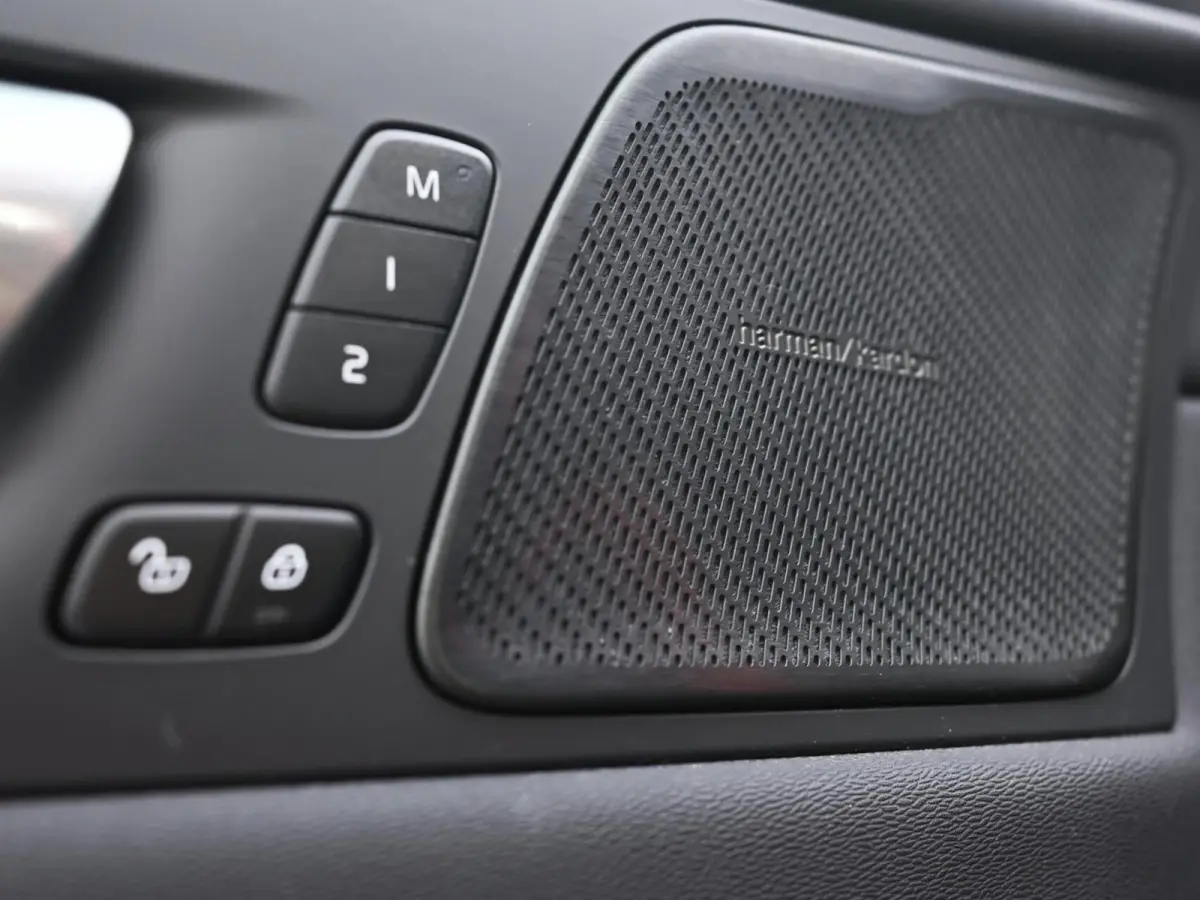 2.0 R-Design 398PK AWD Long Range | Pano | H&K | Orrefors | Leder | Memory | Carplay - Android | Keyless | 360 | Trekhaak | Led | Adaptive Cruise | Stoelverwarming voor & achter | Stuurwielv
