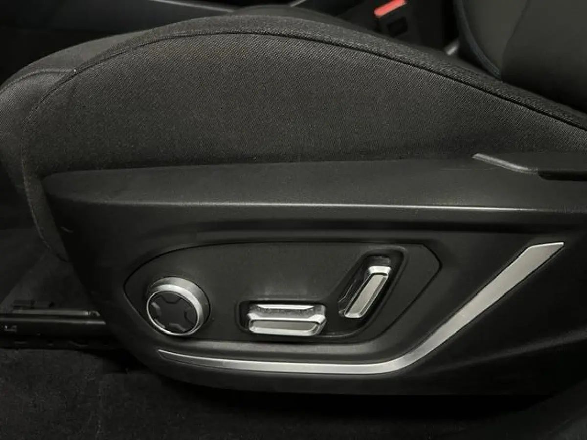 1.5 PLUG-IN HYBRIDE / PANODAK / STOELVERW. / NAVI / CAMERA /