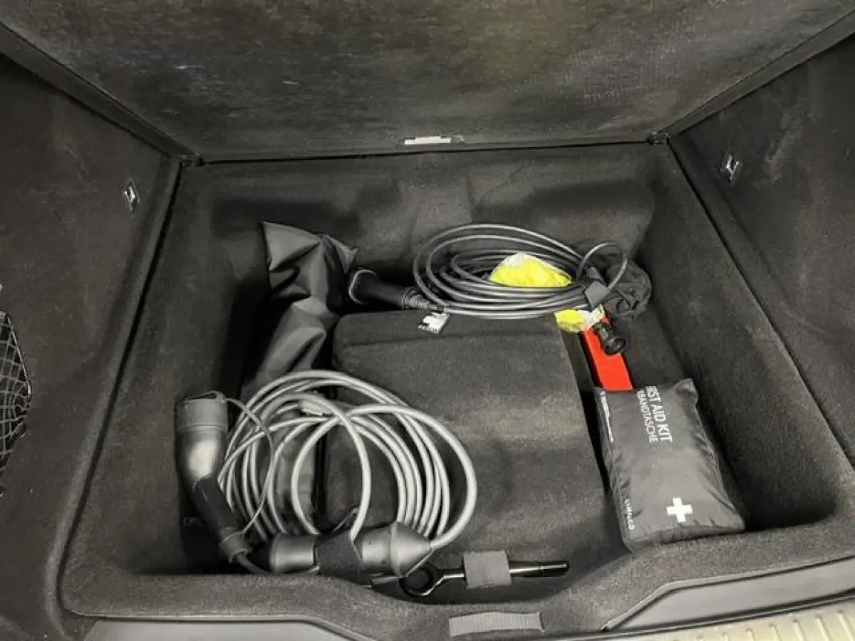 1.5 PLUG-IN HYBRIDE / PANODAK / STOELVERW. / NAVI / CAMERA /