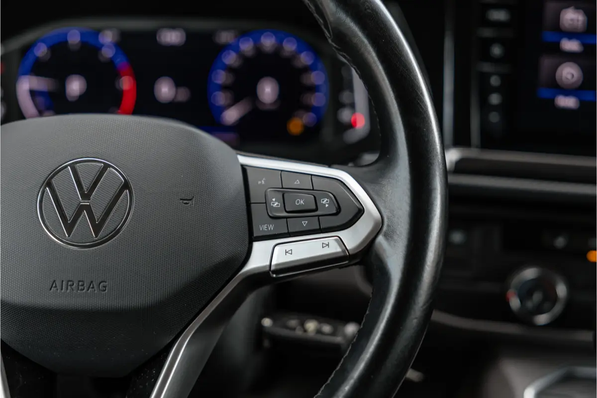 2.0 TDI L2H1 Bulli DC | Virtual | Discover Pro | ACC | Bi-Xenon | Camera | Navigatie | Trekhaak | Stoelverwarming | DAB | Orig. NL auto | Nieuwe APK