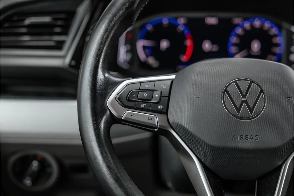 2.0 TDI L2H1 Bulli DC | Virtual | Discover Pro | ACC | Bi-Xenon | Camera | Navigatie | Trekhaak | Stoelverwarming | DAB | Orig. NL auto | Nieuwe APK