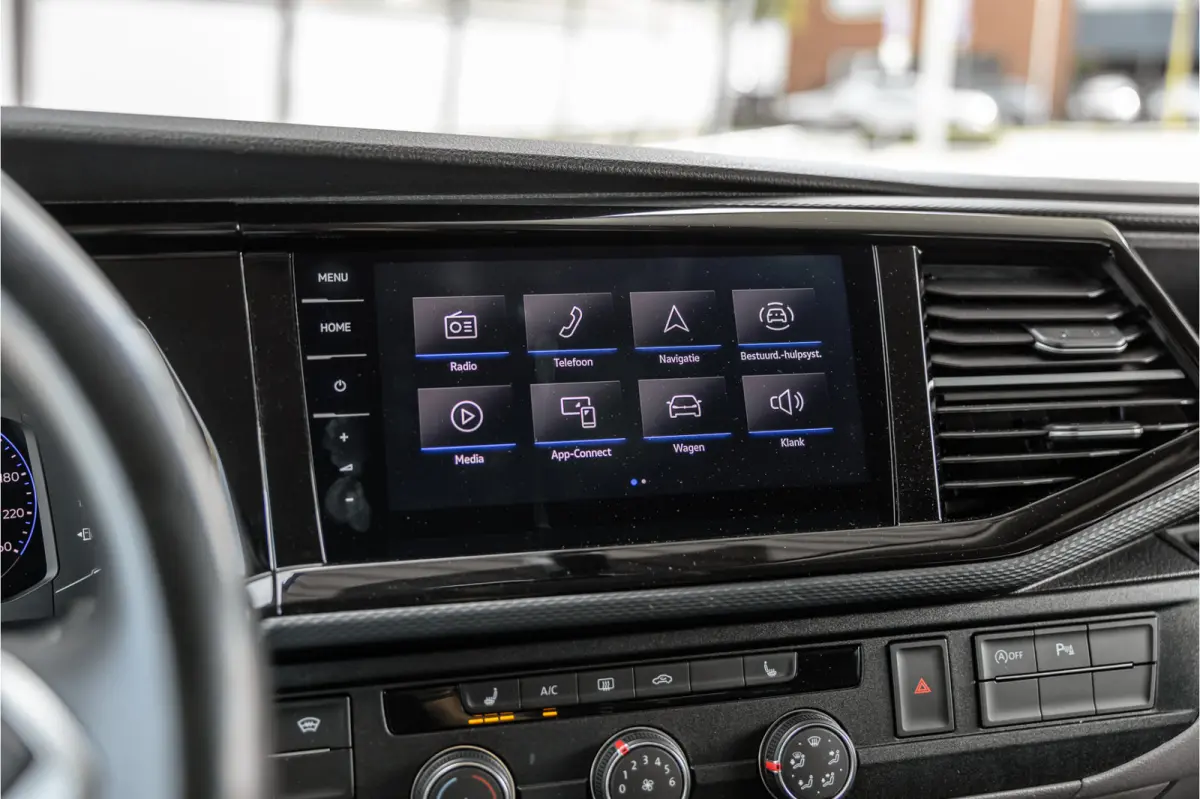 2.0 TDI L2H1 Bulli DC | Virtual | Discover Pro | ACC | Bi-Xenon | Camera | Navigatie | Trekhaak | Stoelverwarming | DAB | Orig. NL auto | Nieuwe APK