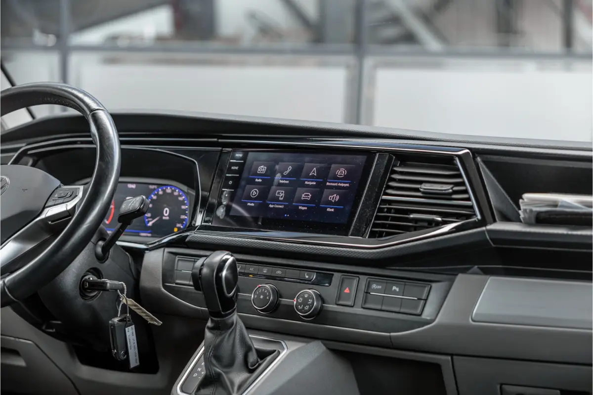 2.0 TDI L2H1 Bulli DC | Virtual | Discover Pro | ACC | Bi-Xenon | Camera | Navigatie | Trekhaak | Stoelverwarming | DAB | Orig. NL auto | Nieuwe APK