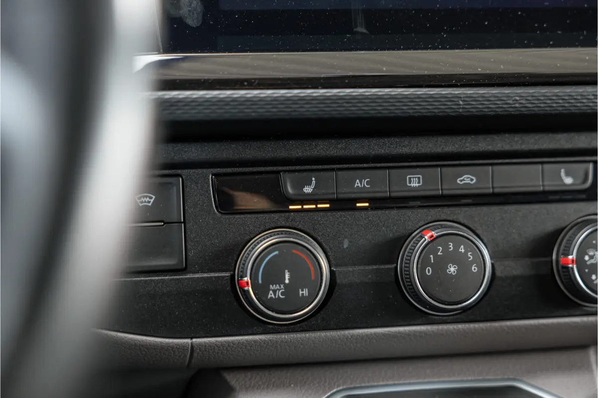 2.0 TDI L2H1 Bulli DC | Virtual | Discover Pro | ACC | Bi-Xenon | Camera | Navigatie | Trekhaak | Stoelverwarming | DAB | Orig. NL auto | Nieuwe APK
