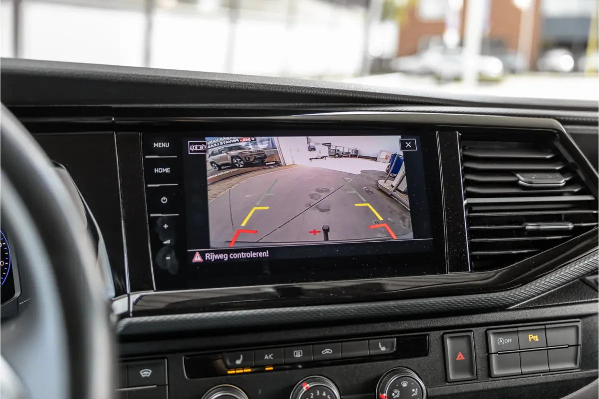 2.0 TDI L2H1 Bulli DC | Virtual | Discover Pro | ACC | Bi-Xenon | Camera | Navigatie | Trekhaak | Stoelverwarming | DAB | Orig. NL auto | Nieuwe APK
