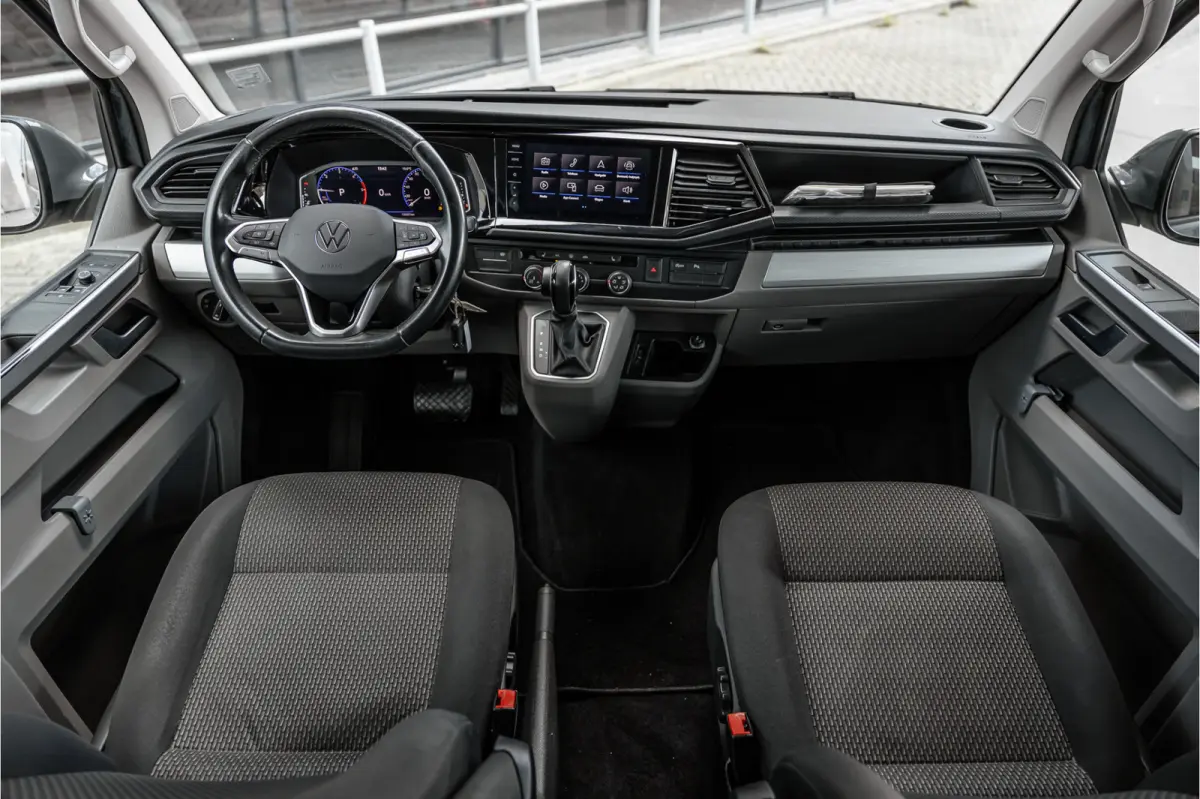 2.0 TDI L2H1 Bulli DC | Virtual | Discover Pro | ACC | Bi-Xenon | Camera | Navigatie | Trekhaak | Stoelverwarming | DAB | Orig. NL auto | Nieuwe APK