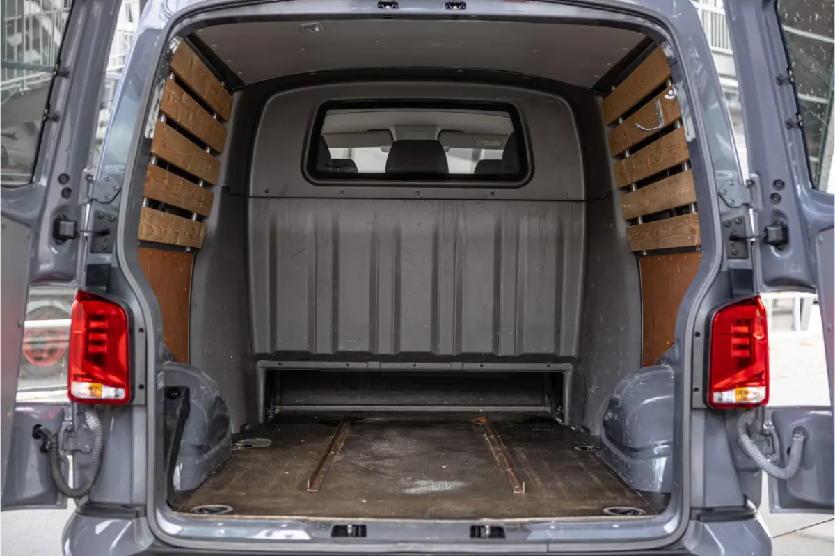 2.0 TDI L2H1 Bulli DC | Virtual | Discover Pro | ACC | Bi-Xenon | Camera | Navigatie | Trekhaak | Stoelverwarming | DAB | Orig. NL auto | Nieuwe APK