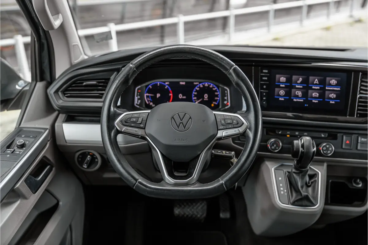 2.0 TDI L2H1 Bulli DC | Virtual | Discover Pro | ACC | Bi-Xenon | Camera | Navigatie | Trekhaak | Stoelverwarming | DAB | Orig. NL auto | Nieuwe APK