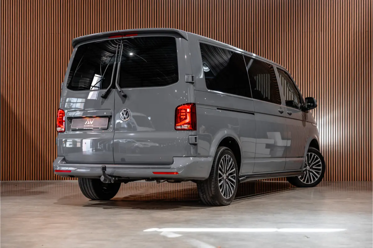 2.0 TDI L2H1 Bulli DC | Virtual | Discover Pro | ACC | Bi-Xenon | Camera | Navigatie | Trekhaak | Stoelverwarming | DAB | Orig. NL auto | Nieuwe APK