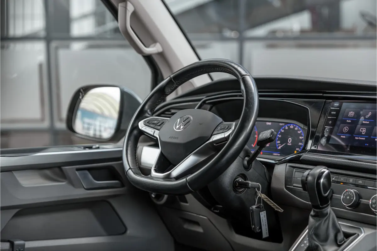 2.0 TDI L2H1 Bulli DC | Virtual | Discover Pro | ACC | Bi-Xenon | Camera | Navigatie | Trekhaak | Stoelverwarming | DAB | Orig. NL auto | Nieuwe APK