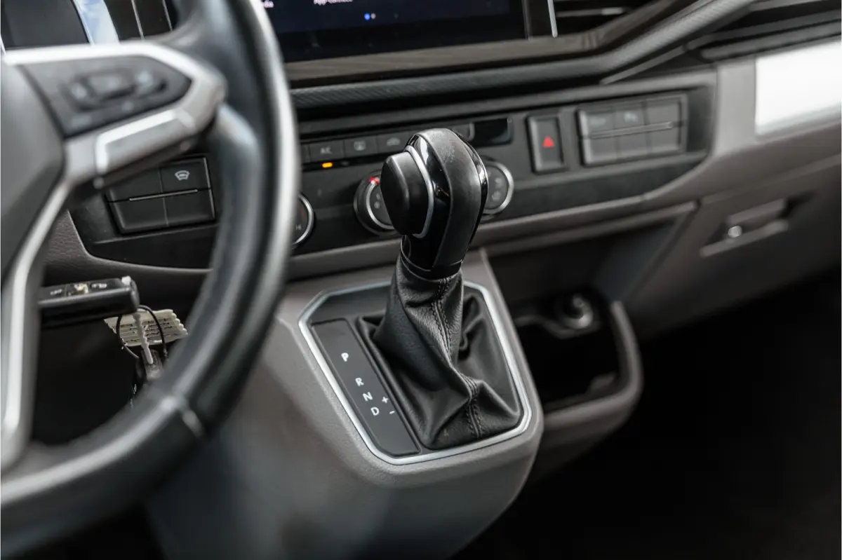 2.0 TDI L2H1 Bulli DC | Virtual | Discover Pro | ACC | Bi-Xenon | Camera | Navigatie | Trekhaak | Stoelverwarming | DAB | Orig. NL auto | Nieuwe APK