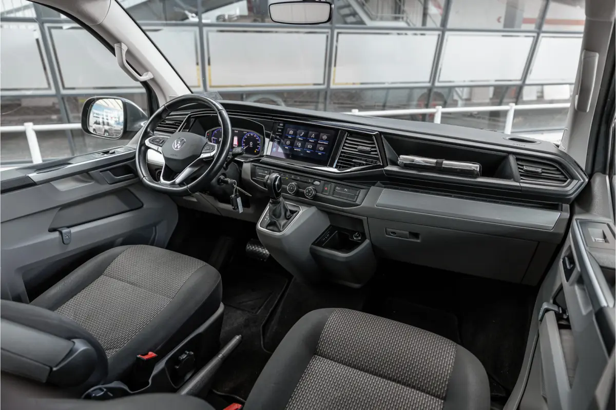 2.0 TDI L2H1 Bulli DC | Virtual | Discover Pro | ACC | Bi-Xenon | Camera | Navigatie | Trekhaak | Stoelverwarming | DAB | Orig. NL auto | Nieuwe APK