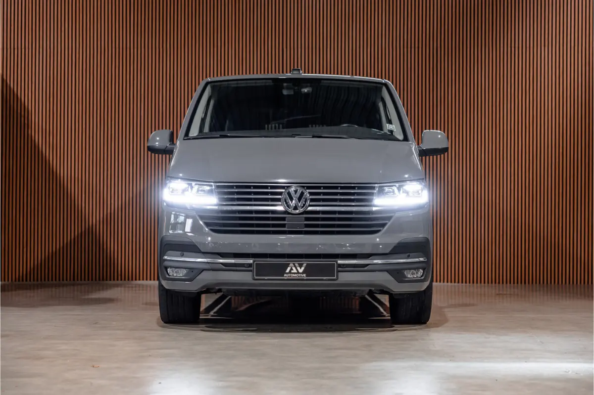 2.0 TDI L2H1 Bulli DC | Virtual | Discover Pro | ACC | Bi-Xenon | Camera | Navigatie | Trekhaak | Stoelverwarming | DAB | Orig. NL auto | Nieuwe APK