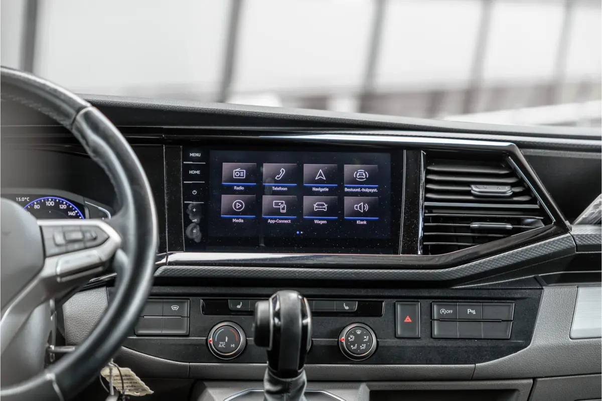 2.0 TDI L2H1 Bulli DC | Virtual | Discover Pro | ACC | Bi-Xenon | Camera | Navigatie | Trekhaak | Stoelverwarming | DAB | Orig. NL auto | Nieuwe APK