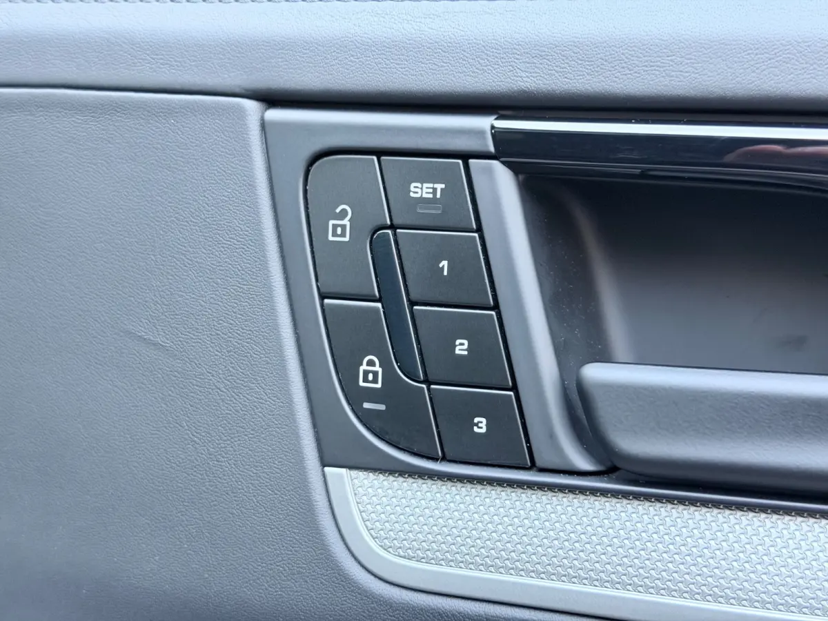 3.0 E-Hybrid Pano/Bose/360/Memory