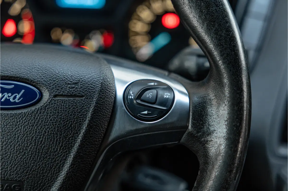 290 2.0 TDCI L2H1 | Cruise control | Airco | Trekhaak | PDC | Imperiaal | Orig. NL auto | Euro 6 | Nieuwe APK