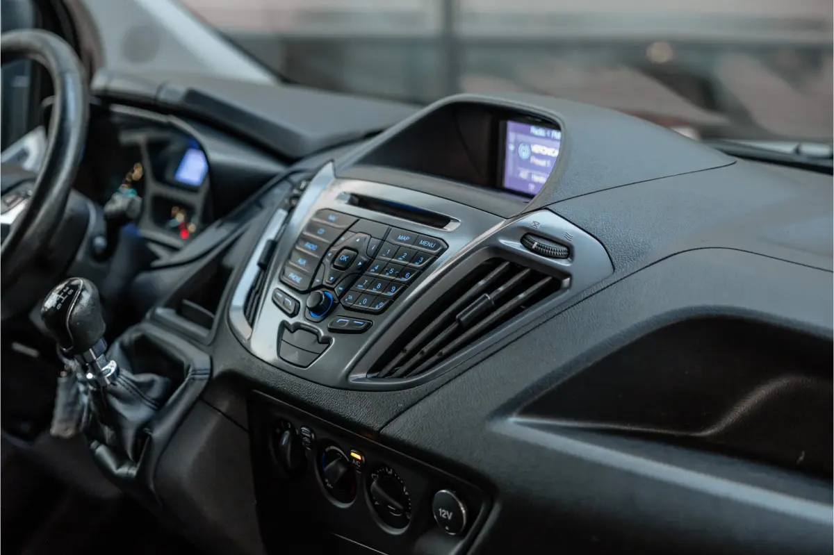 290 2.0 TDCI L2H1 | Cruise control | Airco | Trekhaak | PDC | Imperiaal | Orig. NL auto | Euro 6 | Nieuwe APK